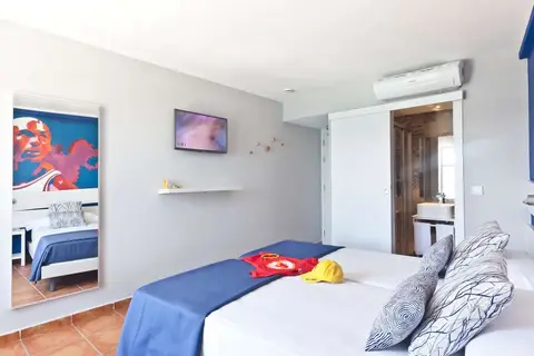 Ryans La Marina in Ibiza-Stad — foto 17
