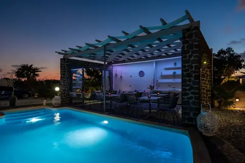 Villa Anemomilos Perissa in Santorini Sky, Luxury Resort, foto 17
