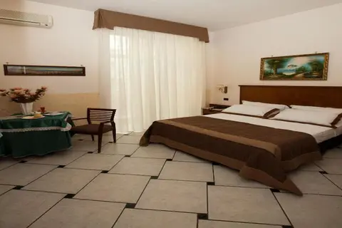 Hotel Garibaldi in Napels — foto 9