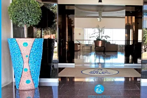 Poseidonia Beach Hotel in Agios Tychonos — foto 8