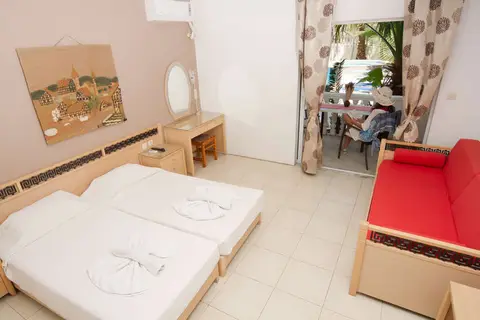 White Palace Studios in Φαληράκι — foto 6