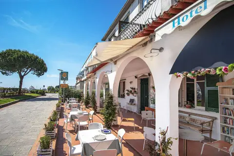 Hotel Sette Archi in Bocca di Magra — foto 9