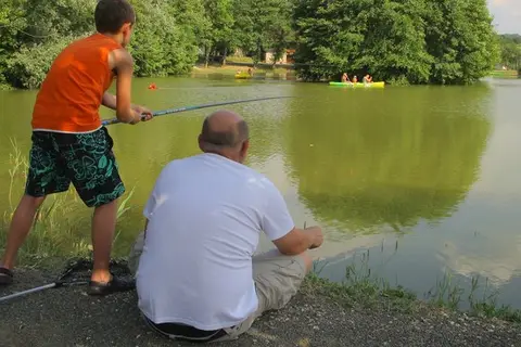 Camping Du Bois De Reveuge in Huanne-Montmartin — foto 16