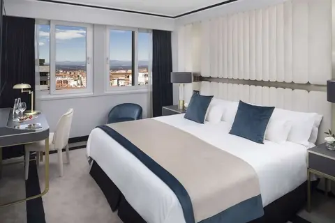 Melia Castilla in Madrid — foto 16