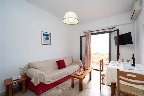 Karavados Beach Hotel in Καραβάδος — foto 16