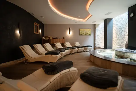 Tevini Dolomites Charming Hotel in Commezzadura — foto 22