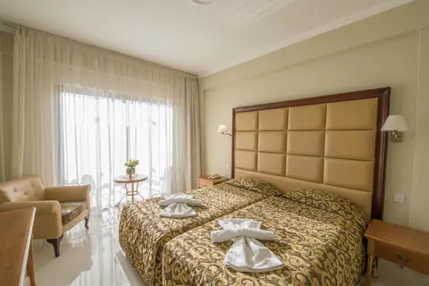 Tsokkos Gardens Hotel in Παραλίμνι — foto 12
