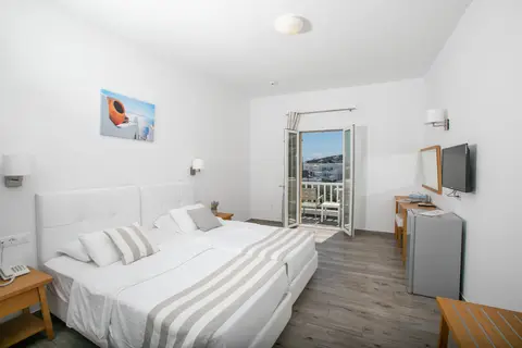 The George Hotel in Πλατύς Γιαλός — foto 16