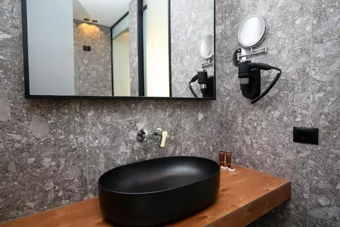 Nobus Hotel in Vlora — foto 5