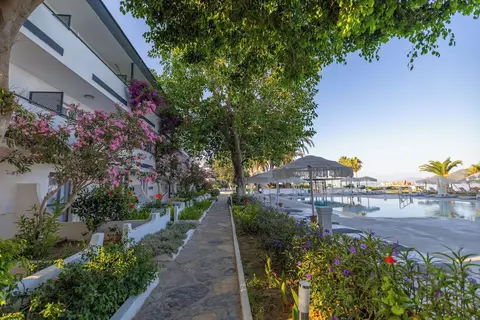 Ladonia Hotels Luna Beach Resort in Bodrum — foto 27
