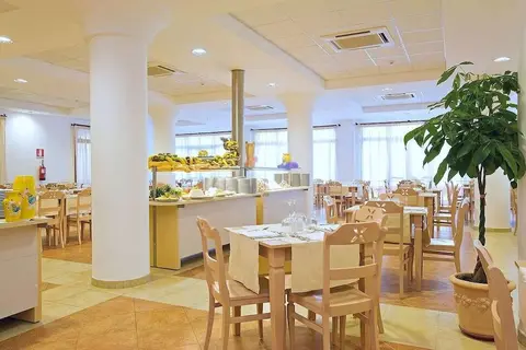 Cala della Torre Club Hotel in La Caletta — foto 15