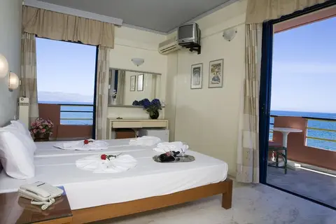 Hotel Haris on the Beach in Agia Marina — foto 5