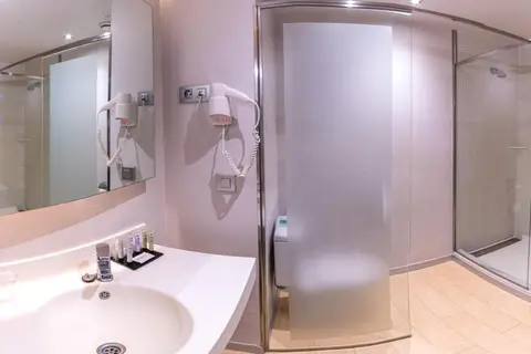 Hotel Madanis in L'hospitalet De Llobregat — foto 19