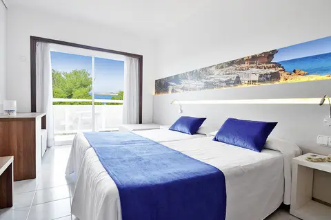 Hotel  AzuLine Bergantín in Sant Josep de sa Talaia — foto 3