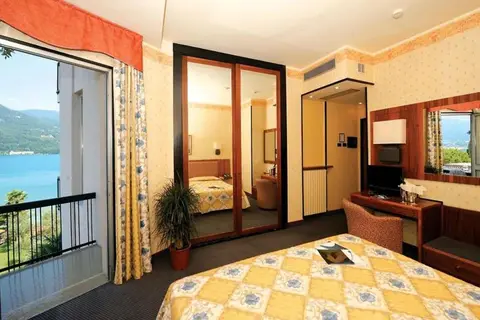 Park Hotel Casimiro Village in San Felice del Benaco — foto 17