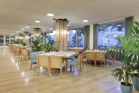 Grand Palladium Select Palace Ibiza in Sant Josep de sa Talaia — foto 19
