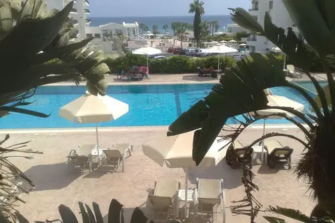 Vrissaki Hotel Apartments in Παραλίμνι — foto 28
