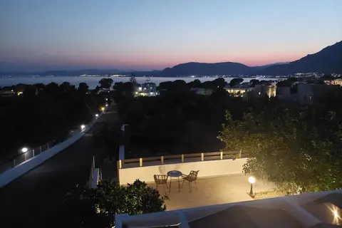 George Beach Studios & Villas in Πεύκοι — foto 20