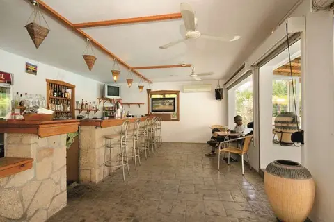 Coliseum Studios & Apartments in Πεύκοι — foto 6