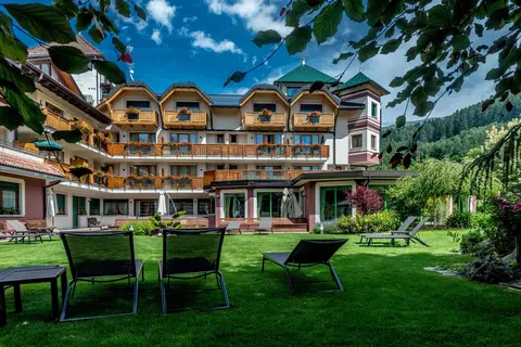 Tevini Dolomites Charming Hotel in Commezzadura — foto 74