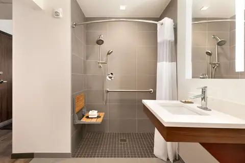 La Quinta Inn & Suites by Wyndham San Luis Obispo Downtown in San Luis Obispo — foto 29