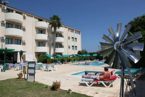 Mandalena Hotel Apartments in Παραλίμνι — foto 2