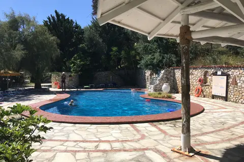 Vassilias Beach in Αχλαδιάς — foto 15