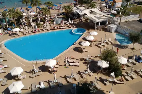 Vrissaki Beach Hotel in Παραλίμνι — foto 27