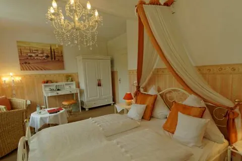 Burghaus en Villa Kronenburg foto 8