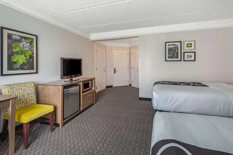 La Quinta Inn & Suites by Wyndham Miami Airport West in Miami — foto 12
