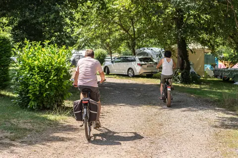 Camping L Echo Du Malpas in Monceaux-sur-Dordogne — foto 20