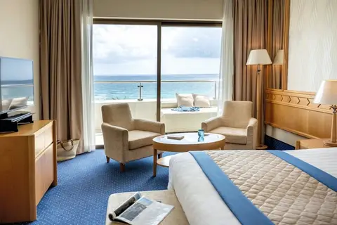 Constantinou Bros Pioneer Beach Hotel in Paphos — foto 17