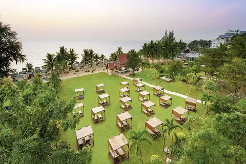 Pinnacle Grand Jomtien Resort & Beach Club in นาจอมเทียน