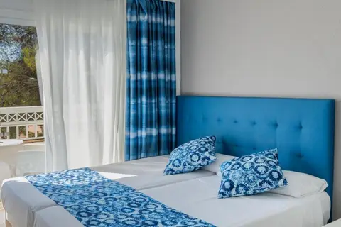Green Garden Aparthotel in Cala Agulla — foto 9