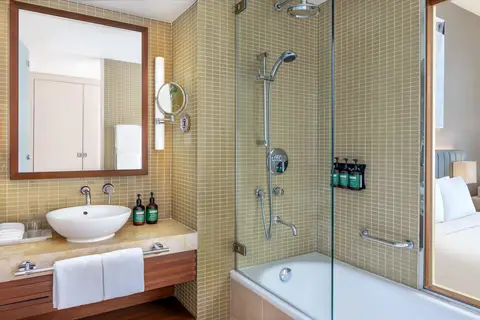 Yas Plaza Marina in Crowne Plaza Abu Dhabi Yas Island, foto 18