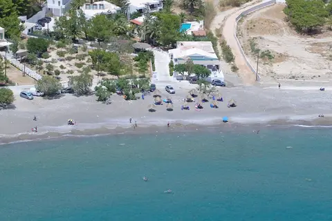 Avra Beach in Σαρακίνικο — foto 21