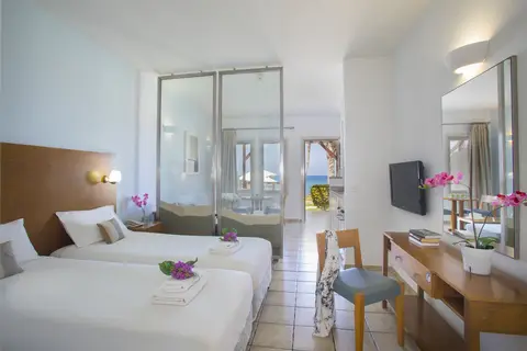 Louis Althea Beach in Παραλίμνι — foto 21