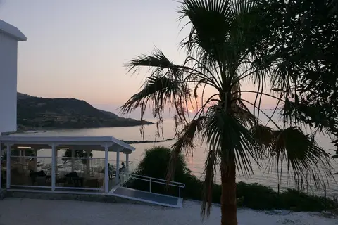 E.J. Pyrgos Bay Hotel in Kato Pyrgos, foto 12