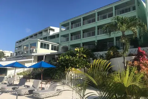 Coconut Court Beach Hotel in St. Lawrence — foto 8