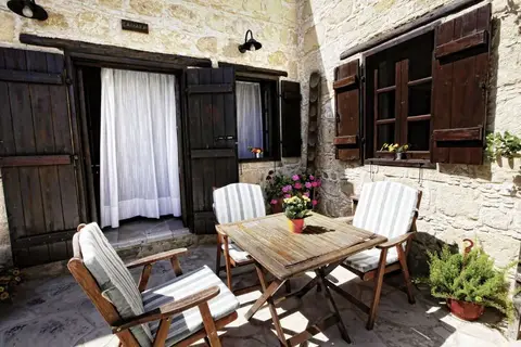 Leonidas Village Houses in Goudi — foto 26