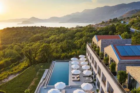 Vivid Blue Serenity Resort in Budva — foto 2