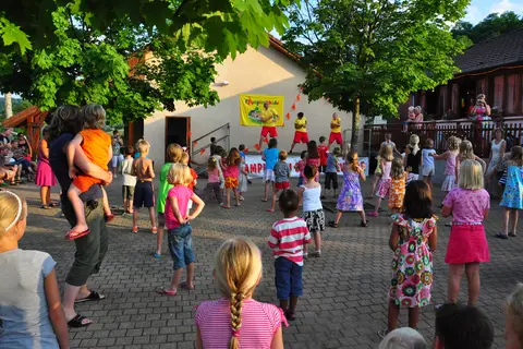 Camping Du Bois De Reveuge in Huanne-Montmartin — foto 22