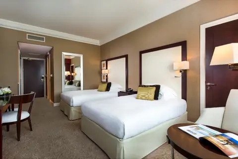 Mövenpick Dubai Grand Al Bustan in Dubai — foto 10