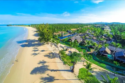 Graceland Khaolak Beach Resort in Khuekkhak