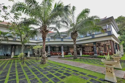 Puri Saron Seminyak in Kuta — foto 17