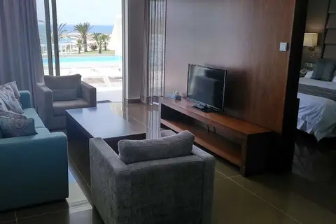 The King Evelthon Beach Hotel & Resort in Hlorakas — foto 29