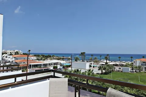Marlita Hotel Apartments in Παραλίμνι — foto 30