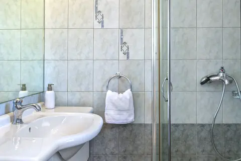Sunrise Beach Suites in Αζόλιμνος — foto 29