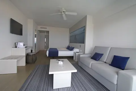 BG Tonga Tower Design Hotel & Suites in Santa Margalida — foto 13