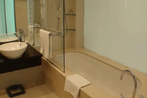 Crowne Plaza Dubai - Festival City in Dubai — foto 17